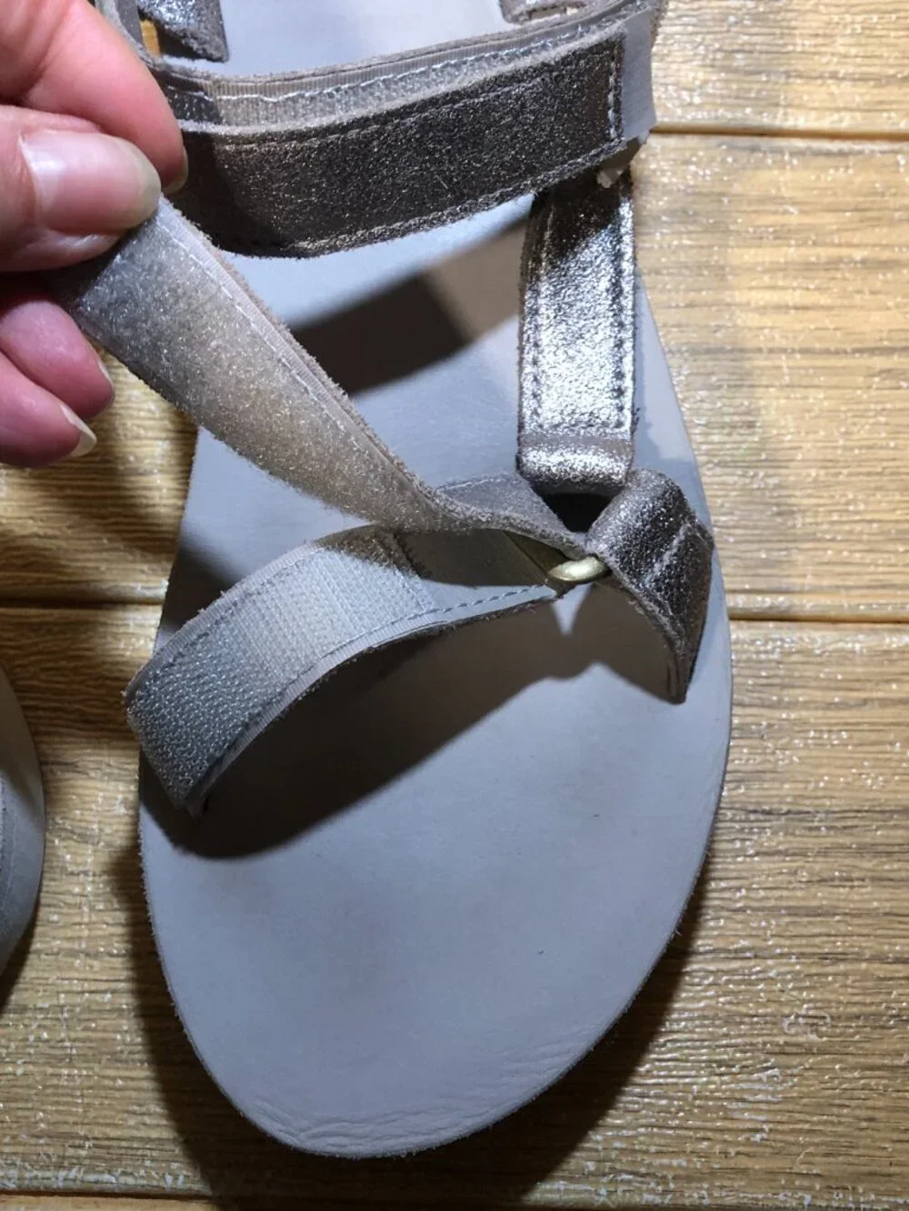 Teva women two-strap metallic platform leather sandals, size 9